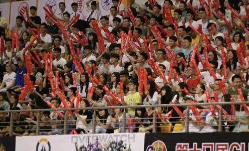 吃瓜打篮球女生,吃瓜少女的篮球传奇