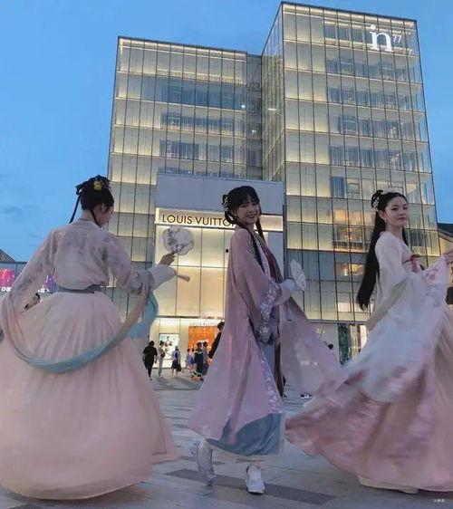 汉服吃瓜群众图