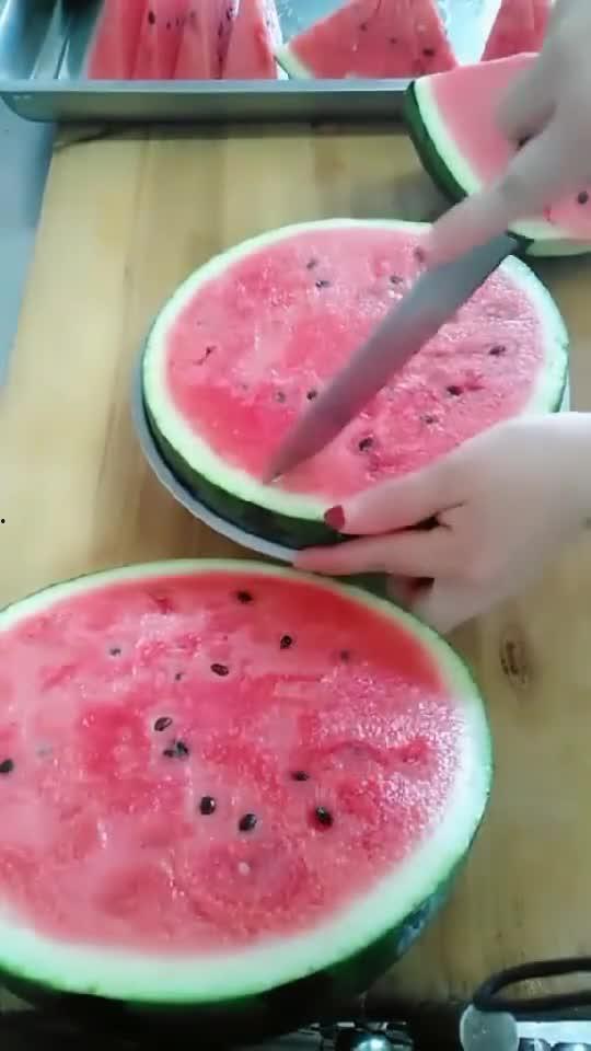家常吃瓜怎么切,轻松掌握切瓜技巧
